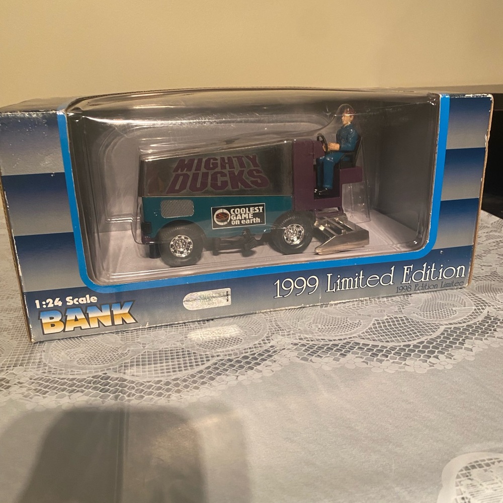ANAHEIM MIGHTY DUCKS ZAMBONI 1:24 SCALE die cast BANK LIMITED EDITION 1999